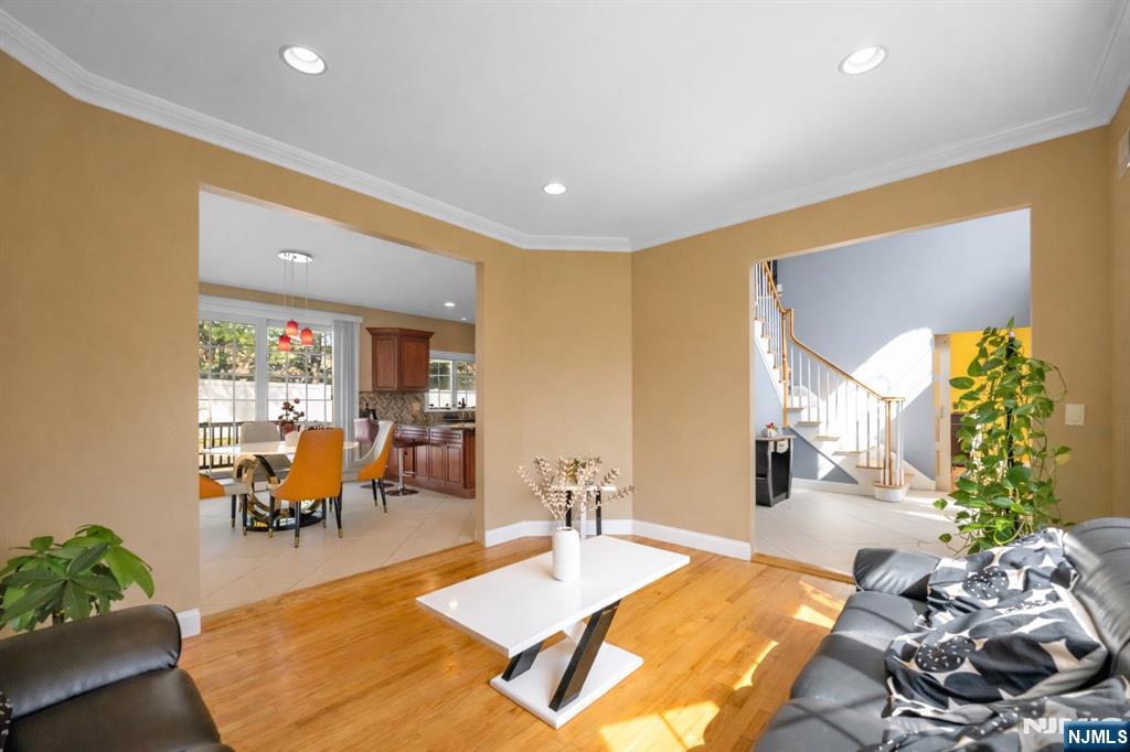 683 Victoria Avenue Paramus, NJ 07652 - Photo 4 of 48