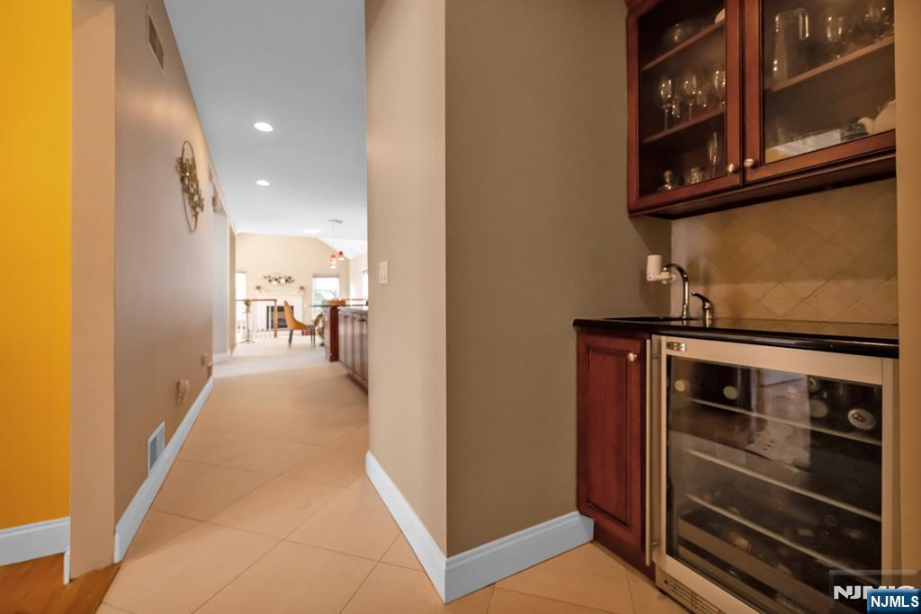 683 Victoria Avenue Paramus, NJ 07652 - Photo 8 of 48