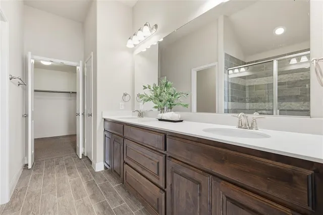 an empty room with closet and a ceiling fan