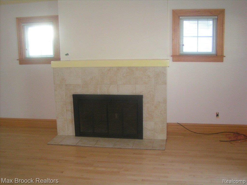 3005 Kenmore Road Berkley, MI 48072 - Photo 3 of 19 Living Rm 2