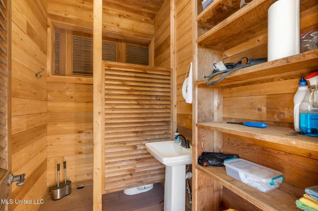 $3,500,000 | 16 Chandeleur Point, Hattiesburg, MS 39402