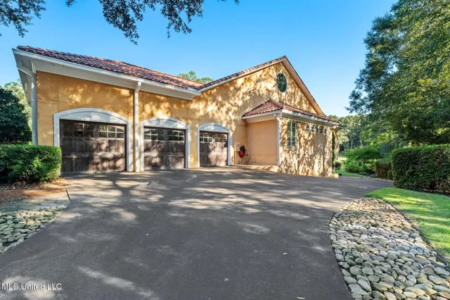 $3,500,000 | 16 Chandeleur Point, Hattiesburg, MS 39402