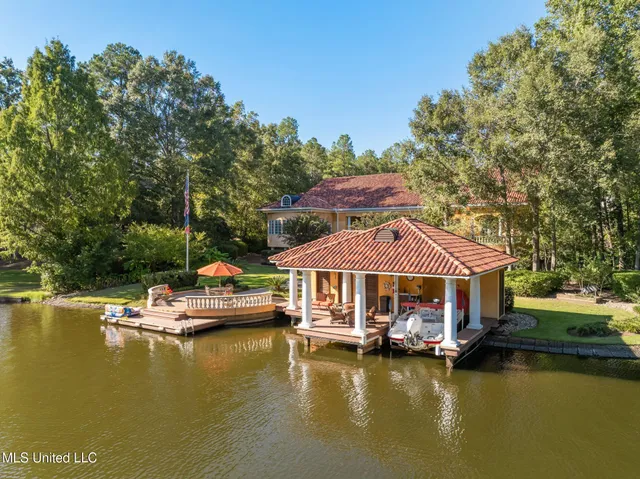 $3,500,000 | 16 Chandeleur Point, Hattiesburg, MS 39402