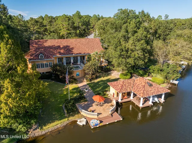 $3,500,000 | 16 Chandeleur Point, Hattiesburg, MS 39402
