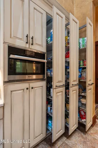 $3,500,000 | 16 Chandeleur Point, Hattiesburg, MS 39402