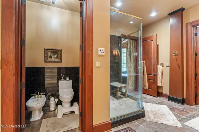 $3,500,000 | 16 Chandeleur Point, Hattiesburg, MS 39402