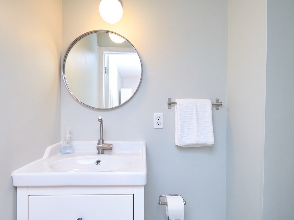 84 Roundwood Road Newton, MA 02464 - Photo 18 of 31 Gallery Image 18