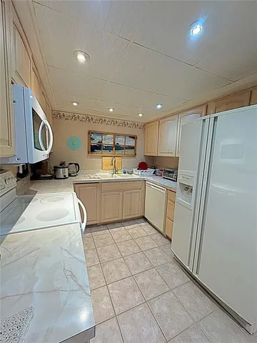 $3,595 | 1460 Gulf Boulevard, Unit 411, Clearwater Beach, FL 33767