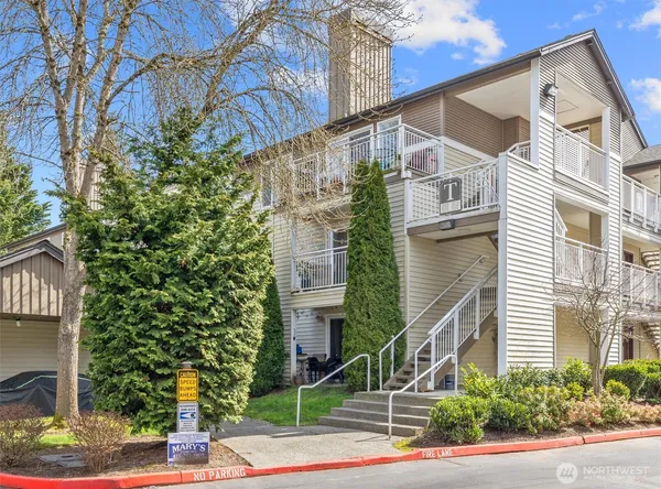 $450,000 | 12303 Harbour Pointe Boulevard, Unit T104, Mukilteo, WA 98275