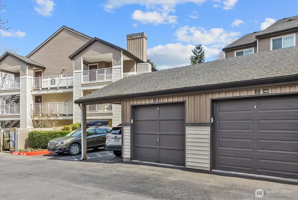 $450,000 | 12303 Harbour Pointe Boulevard, Unit T104, Mukilteo, WA 98275