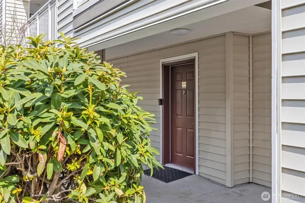 $450,000 | 12303 Harbour Pointe Boulevard, Unit T104, Mukilteo, WA 98275