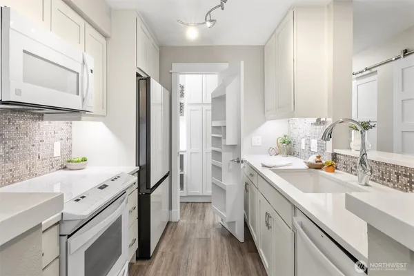 $450,000 | 12303 Harbour Pointe Boulevard, Unit T104, Mukilteo, WA 98275