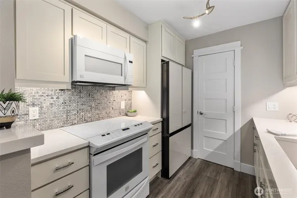 $450,000 | 12303 Harbour Pointe Boulevard, Unit T104, Mukilteo, WA 98275