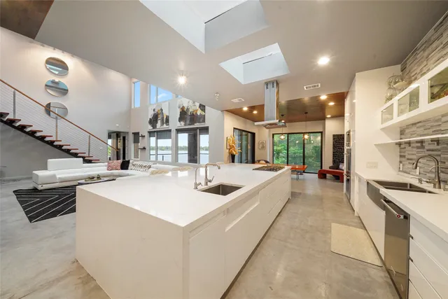 $1,499,000 | 18658 Martinique Drive, Houston, TX 77058