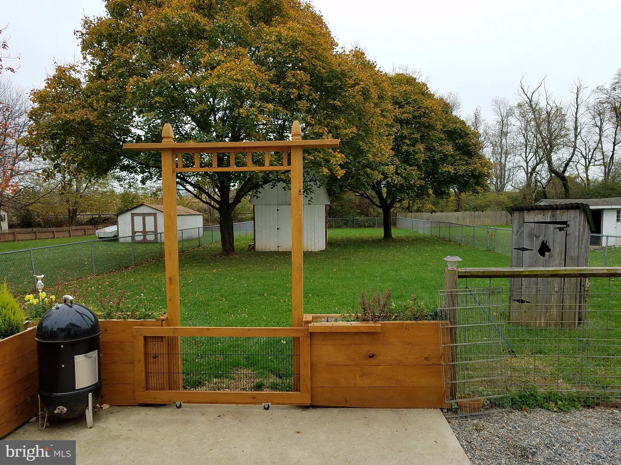 91 North Line Road Stevens, PA 17578 - Photo 14 of 18 Patio area