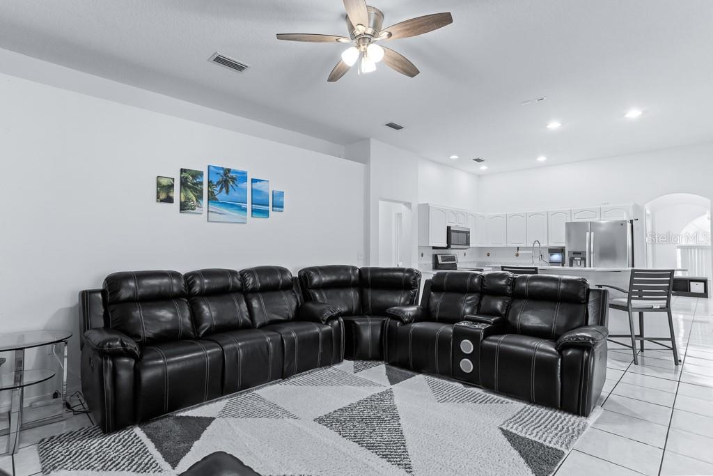 828 Innergary Place Valrico, FL 33594 - Photo 8 of 20 a living room with furniture