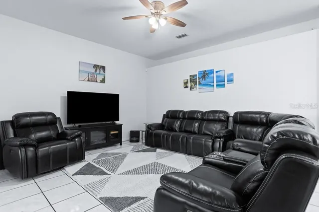 $464,999 | 828 Innergary Place, Valrico, FL 33594