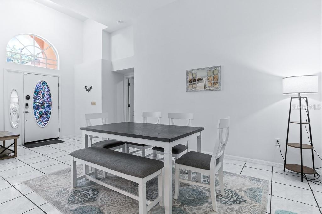 828 Innergary Place Valrico, FL 33594 - Photo 10 of 20 a room with furniture and paintings on the wall