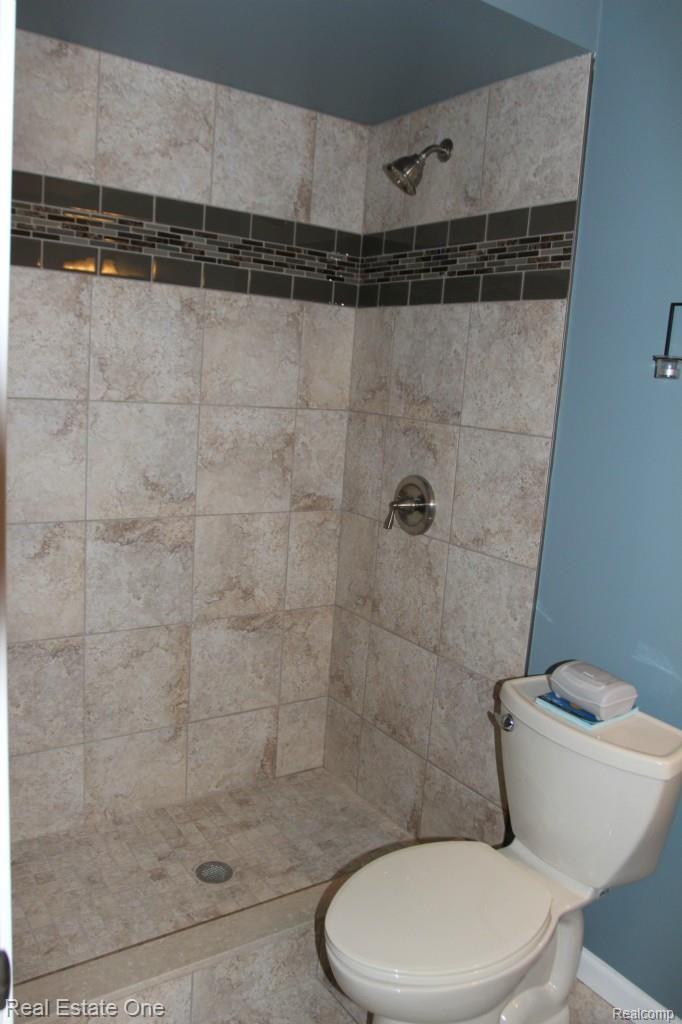 2710 Eastern Avenue Rochester, MI 48307 - Photo 36 of 38 IMG_9835.jpg