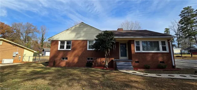 $268,000 | 206 Forest Drive, Lexington, NC 27295