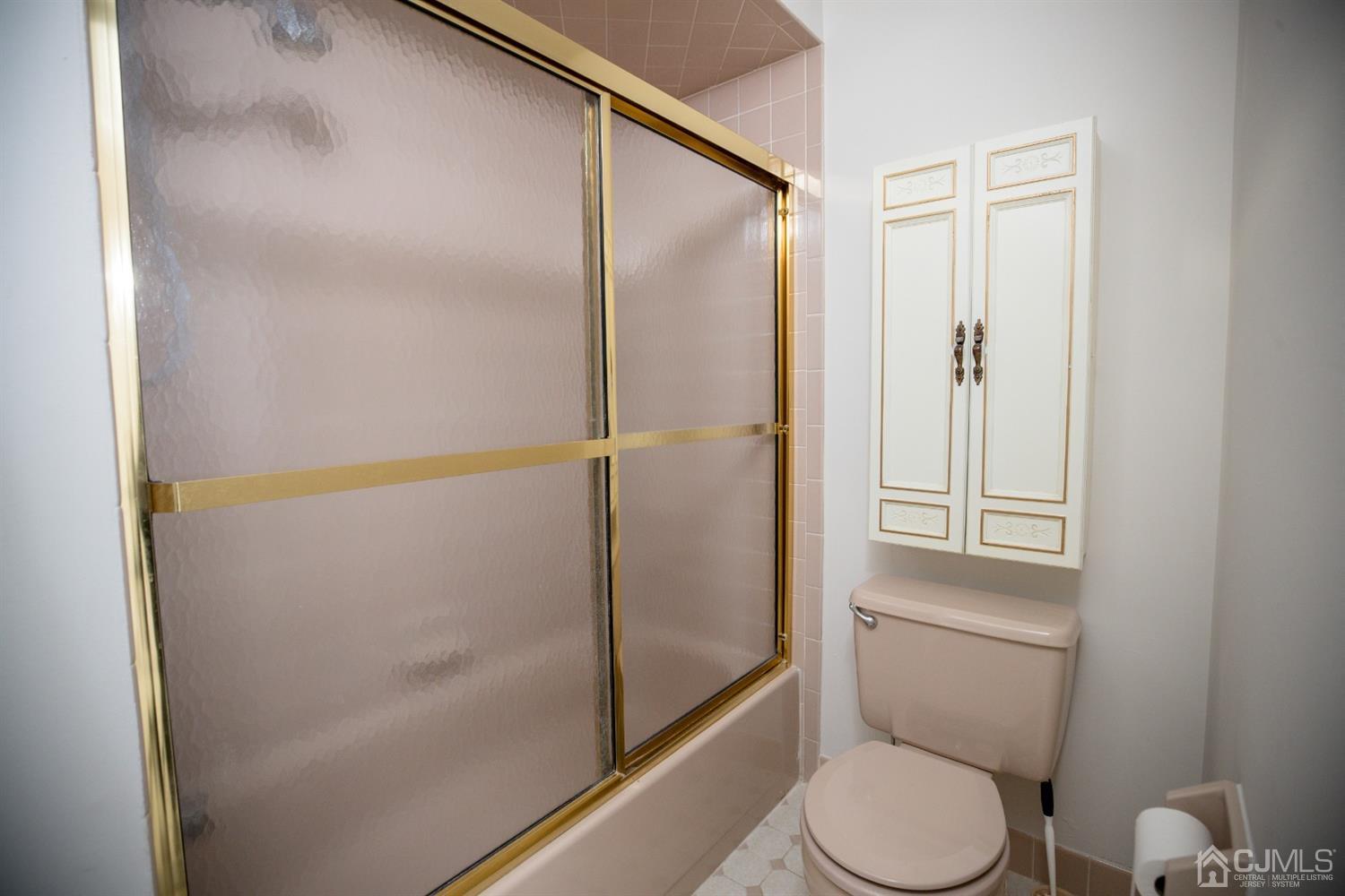 1601 Timber Oaks Road Edison, NJ 08820 - Photo 20 of 29 a bathroom with a toilet and a shower