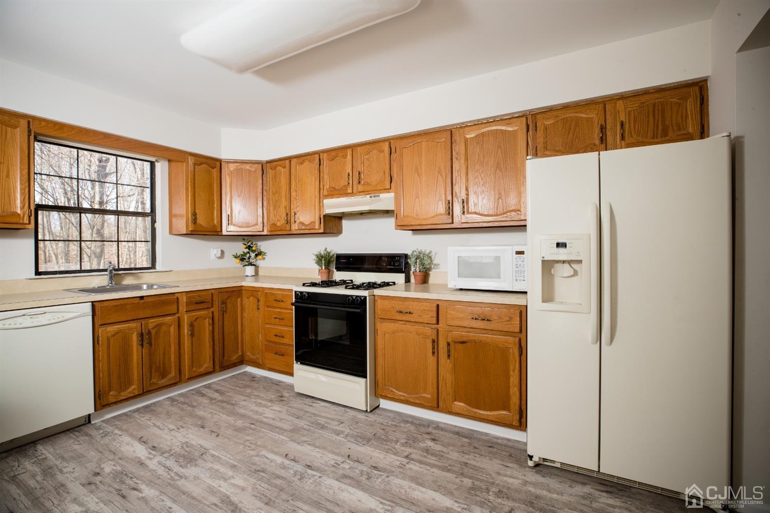 1601 Timber Oaks Road Edison, NJ 08820 - Photo 7 of 29 a kitchen with granite countertop a refrigerator stove top oven and sink