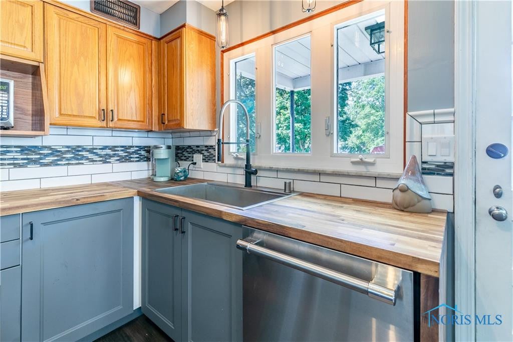 1915 Eileen Road Toledo, OH 43615 - Photo 5 of 16 Gallery Image 5