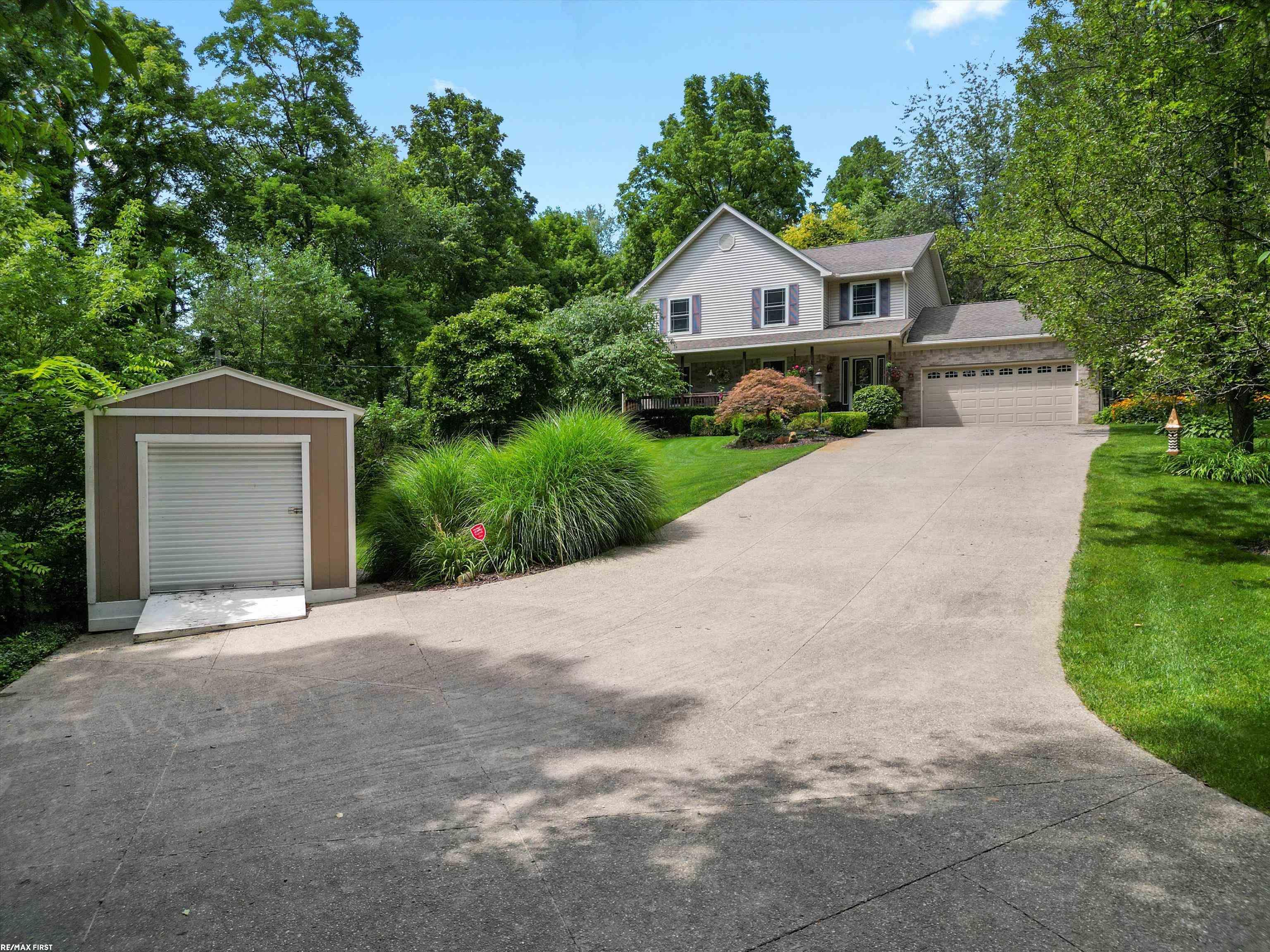 4815 Cuthbert Road White Lake, MI 48383 - Photo 3 of 66 50152081-582d84e0-3c1b-436e-94fa-60a2cf35fa0c.JPG