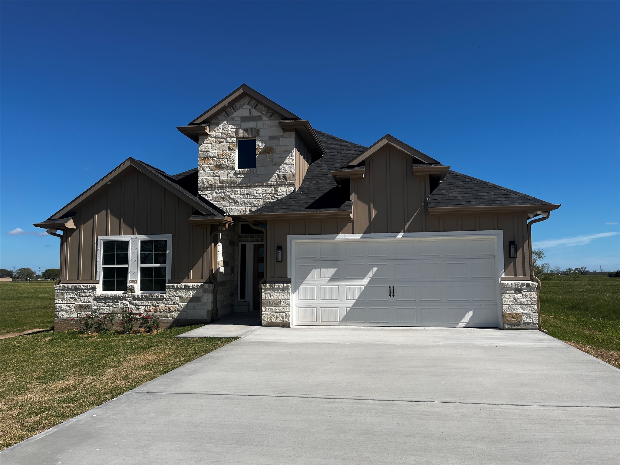 471 Buffalo Trail Angleton, TX 77515 - Photo 1 of 35