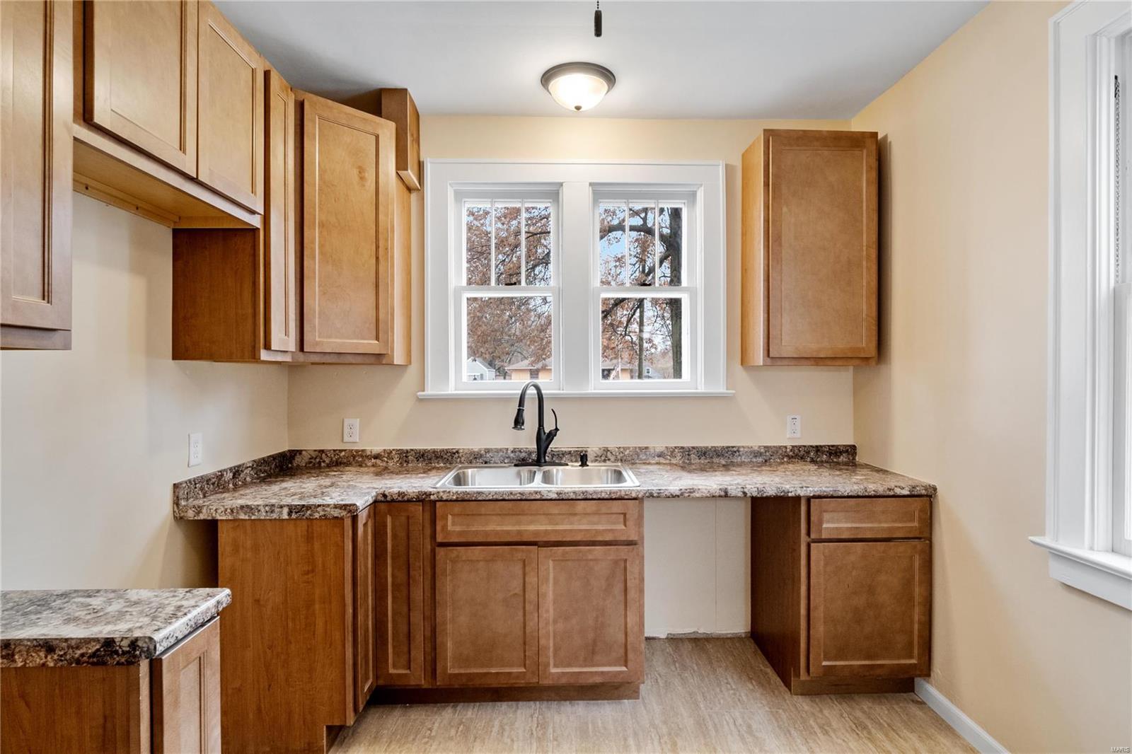 303 Carlyle Avenue Belleville, IL 62221 - Photo 11 of 41