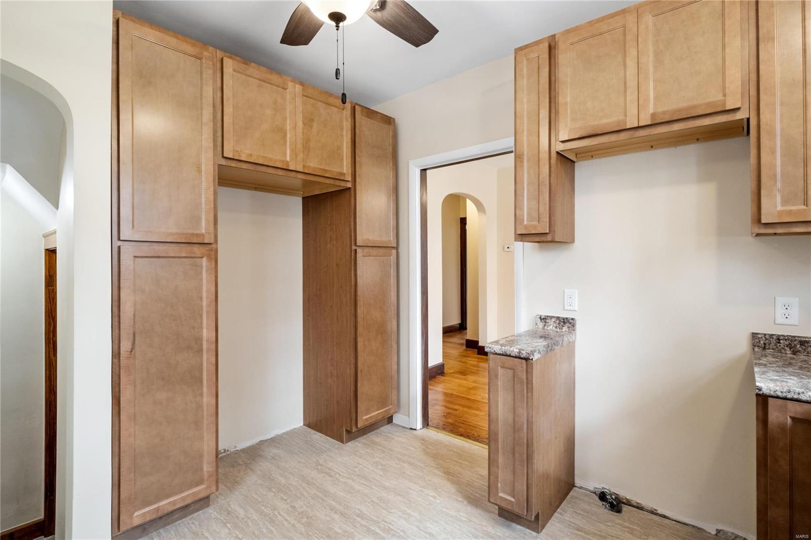 303 Carlyle Avenue Belleville, IL 62221 - Photo 12 of 41