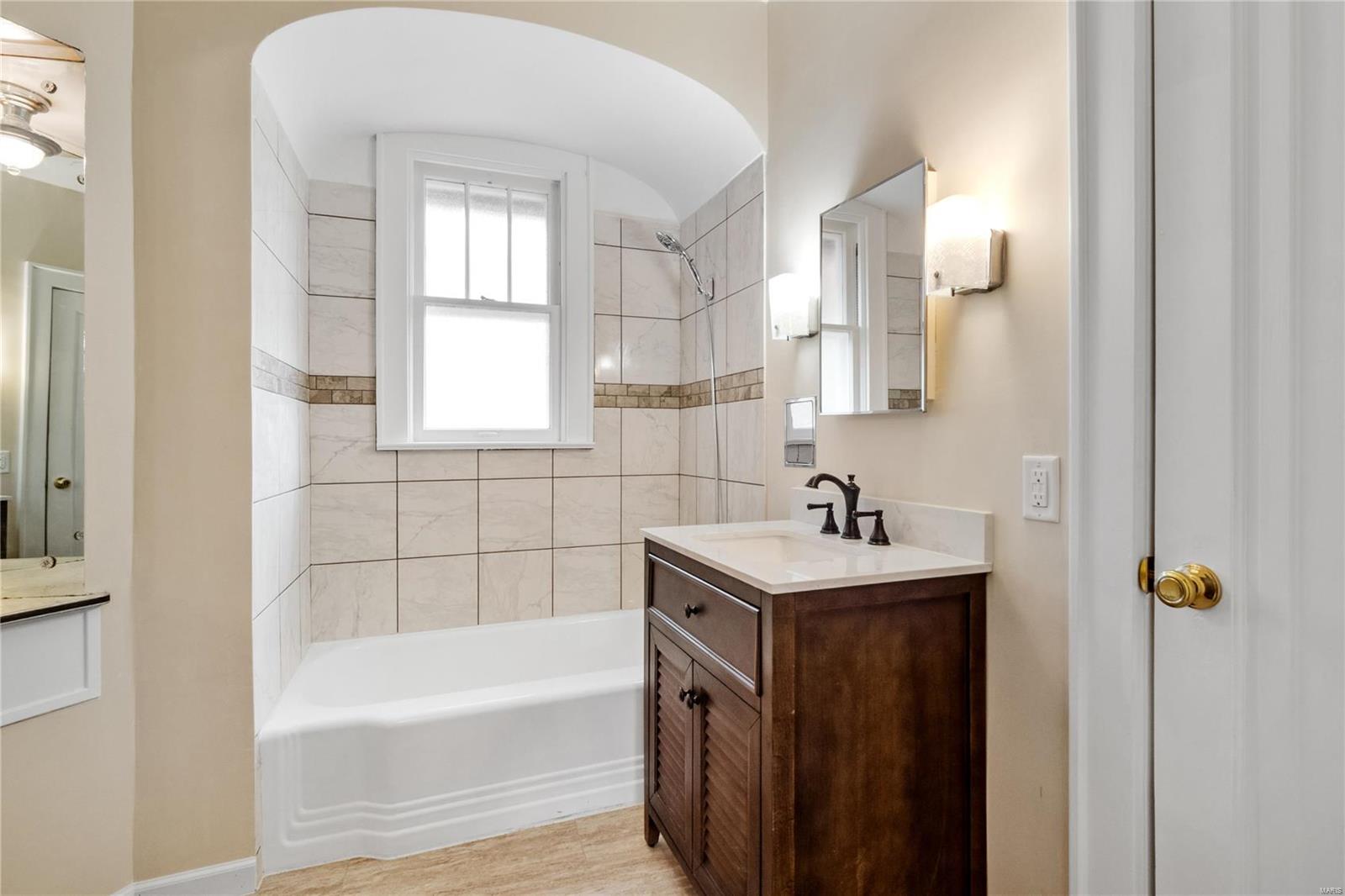 303 Carlyle Avenue Belleville, IL 62221 - Photo 15 of 41