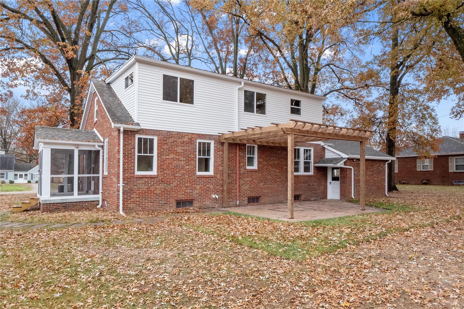 303 Carlyle Avenue Belleville, IL 62221 - Photo 2 of 41