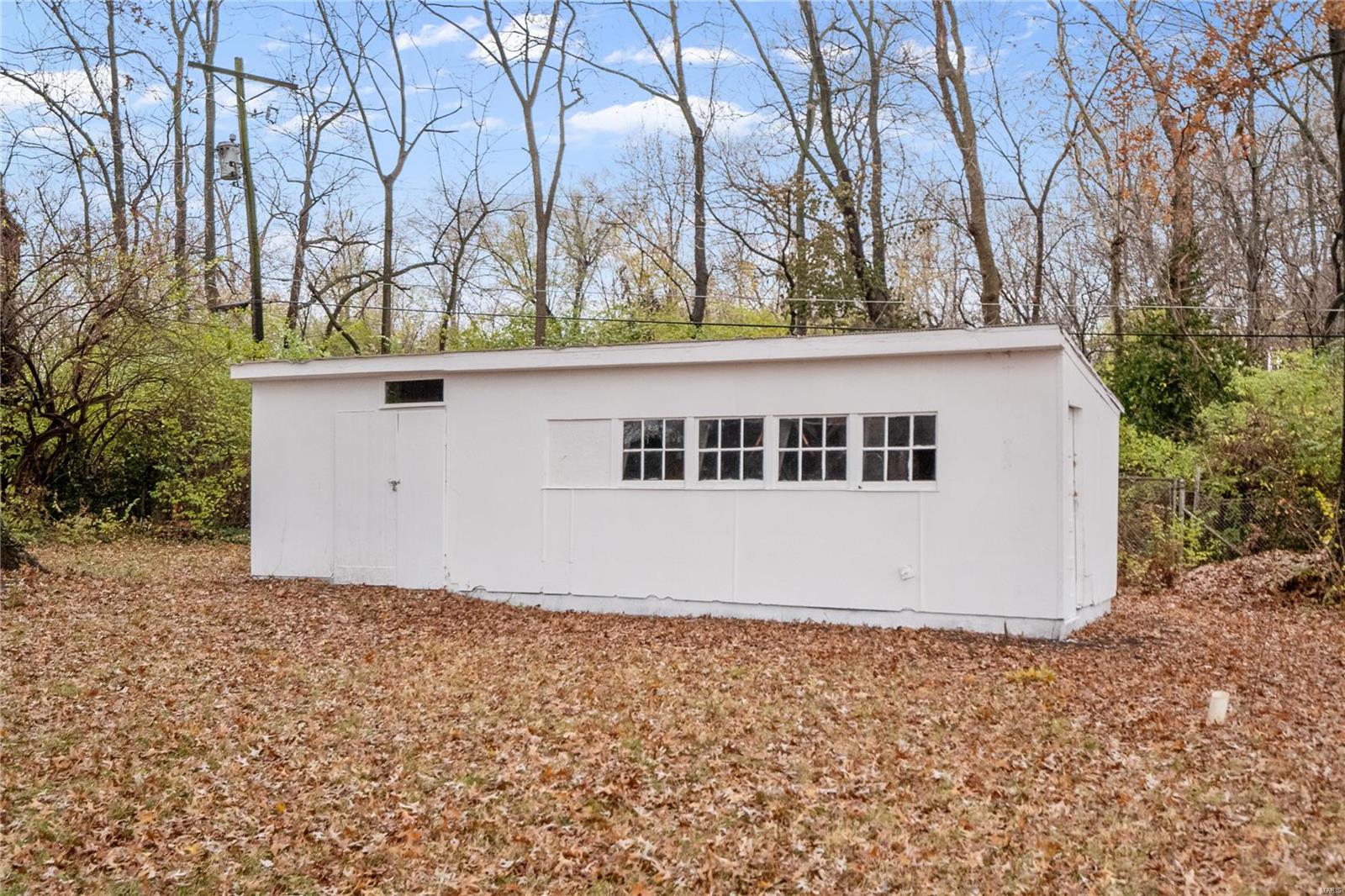 303 Carlyle Avenue Belleville, IL 62221 - Photo 3 of 41