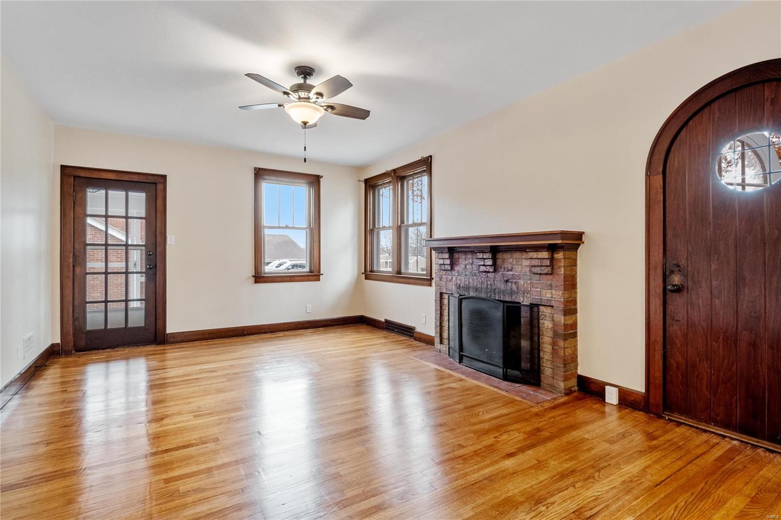 303 Carlyle Avenue Belleville, IL 62221 - Photo 5 of 41