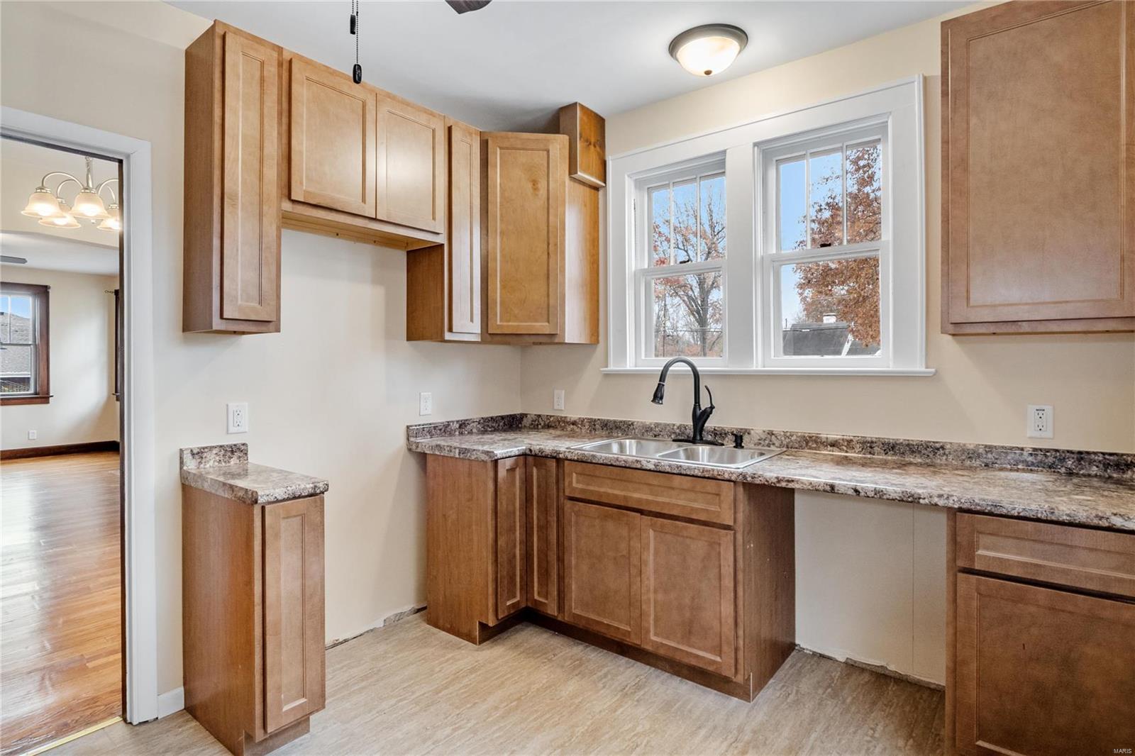 303 Carlyle Avenue Belleville, IL 62221 - Photo 10 of 41