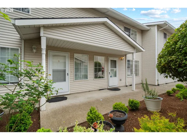 $619,900 | 18220 Southeast Pine Street, Portland, OR 97233