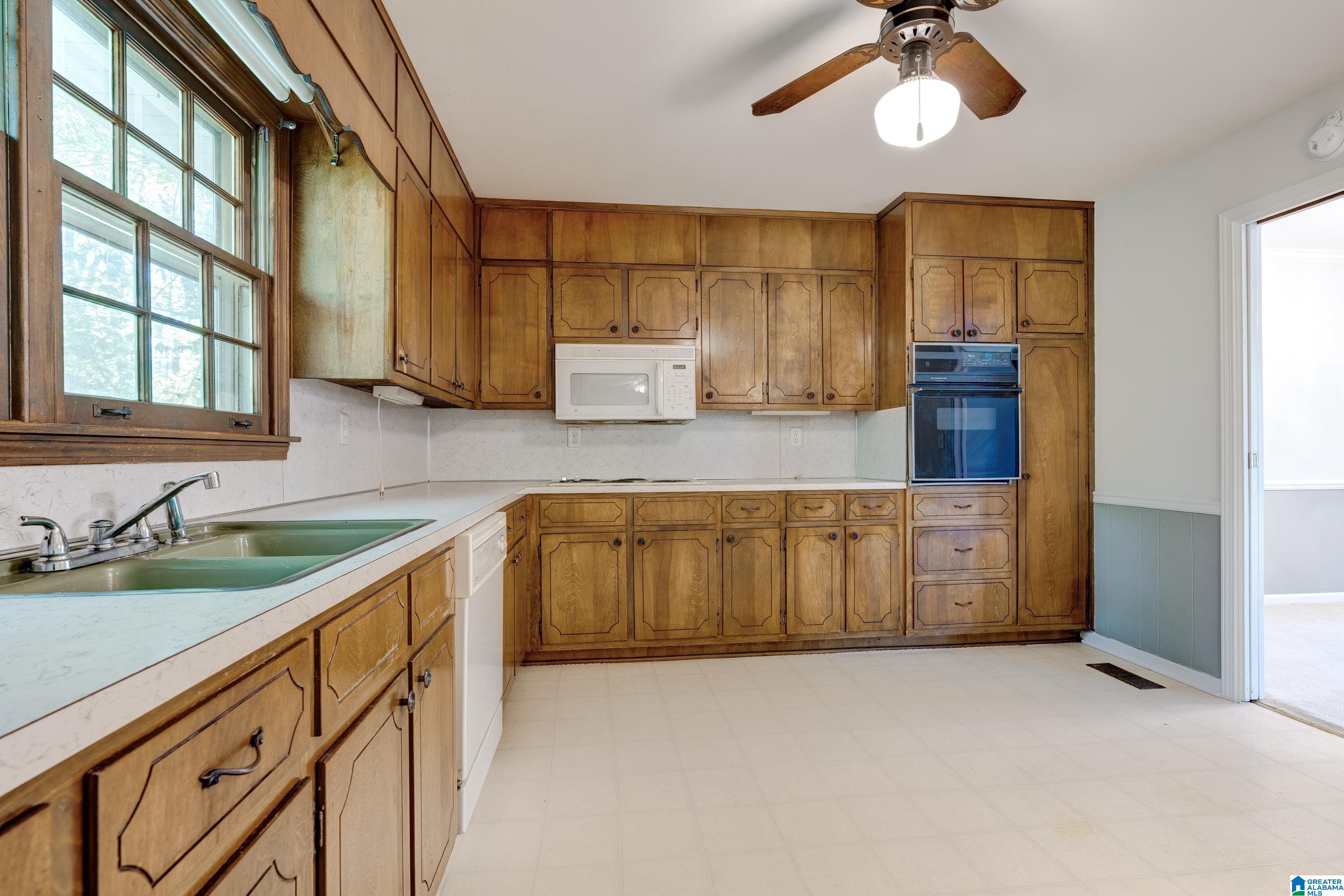 2327 Deerwood Road Birmingham, AL 35216 - Photo 10 of 32