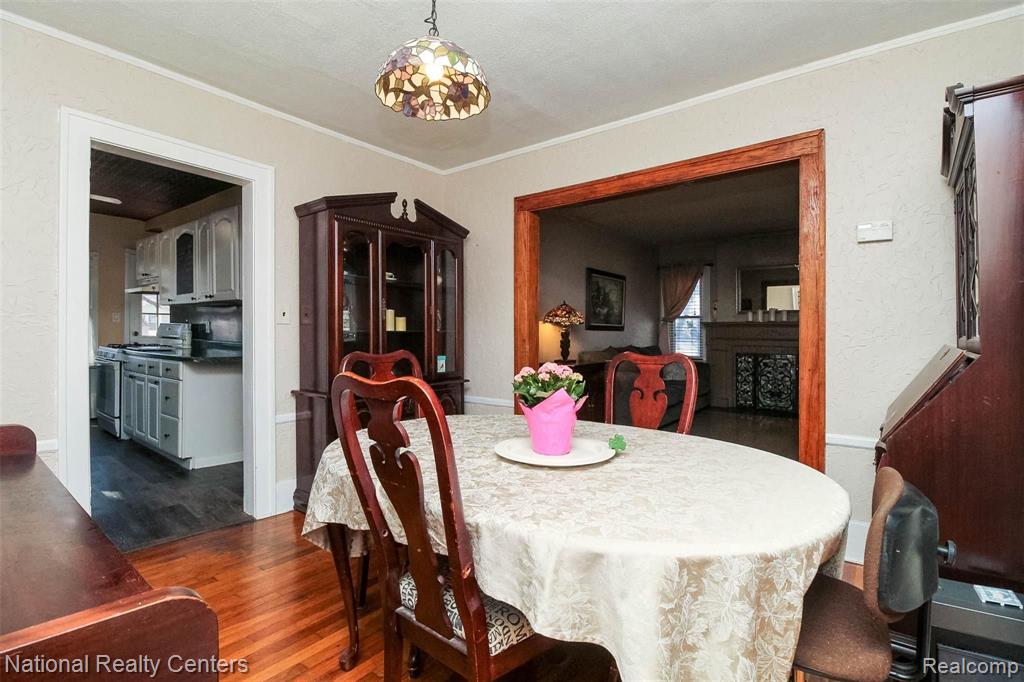6 Kensington Boulevard Pleasant Ridge, MI 48069 - Photo 9 of 46