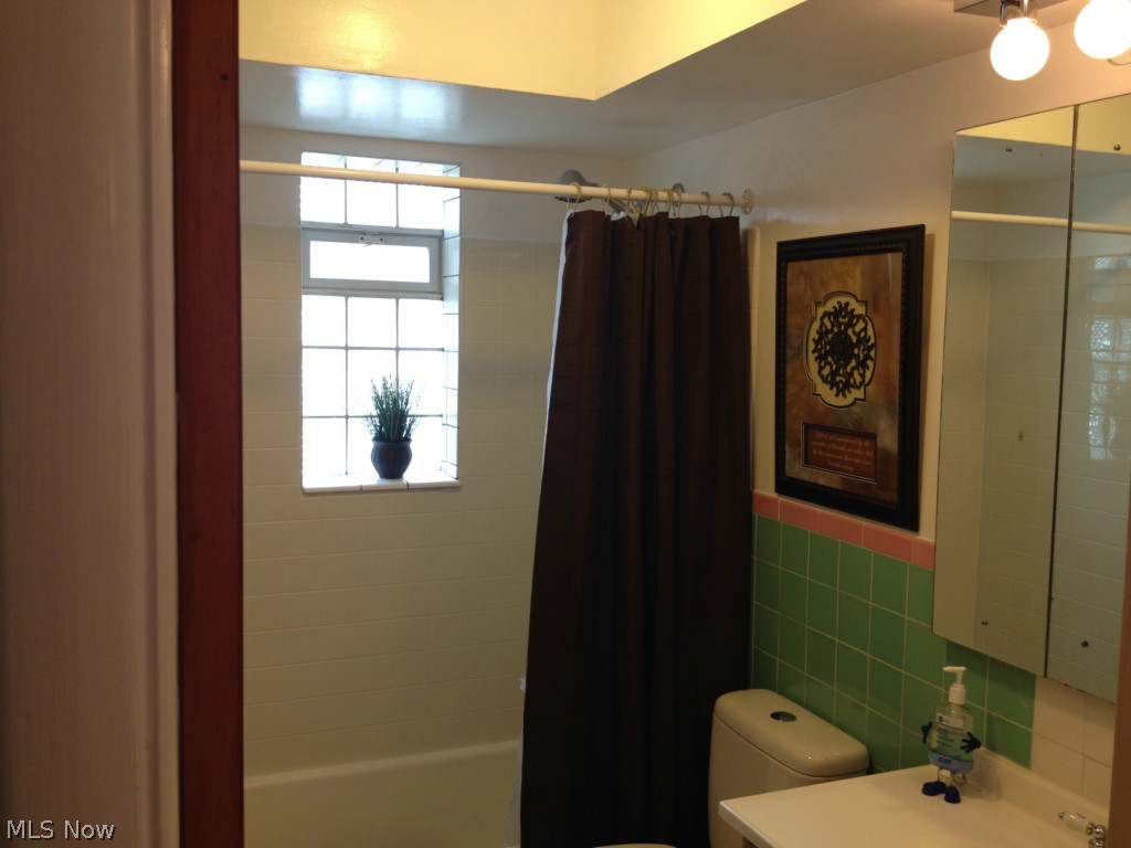 2881 Chamberlain Road Akron, OH 44333 - Photo 11 of 15