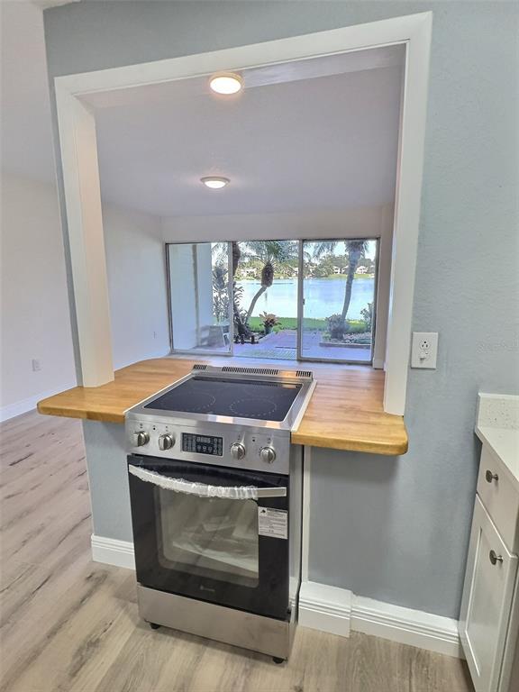 620 Orange Drive, Unit 225 Altamonte Springs, FL 32701 - Photo 5 of 25 a stove top oven sitting inside of a kitchen