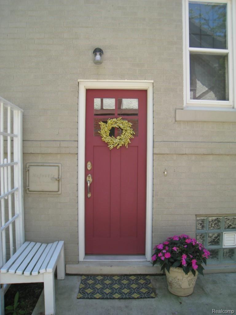 715 Washington Road Grosse Pointe, MI 48230 - Photo 22 of 29 Side door.jpg