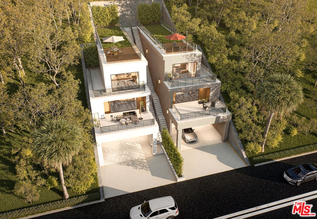 8536 Lookout Mountain Avenue Los Angeles, CA 90046 - Photo 4 of 7