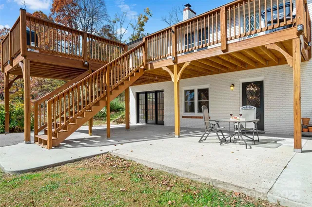 a view of a house with sitting area