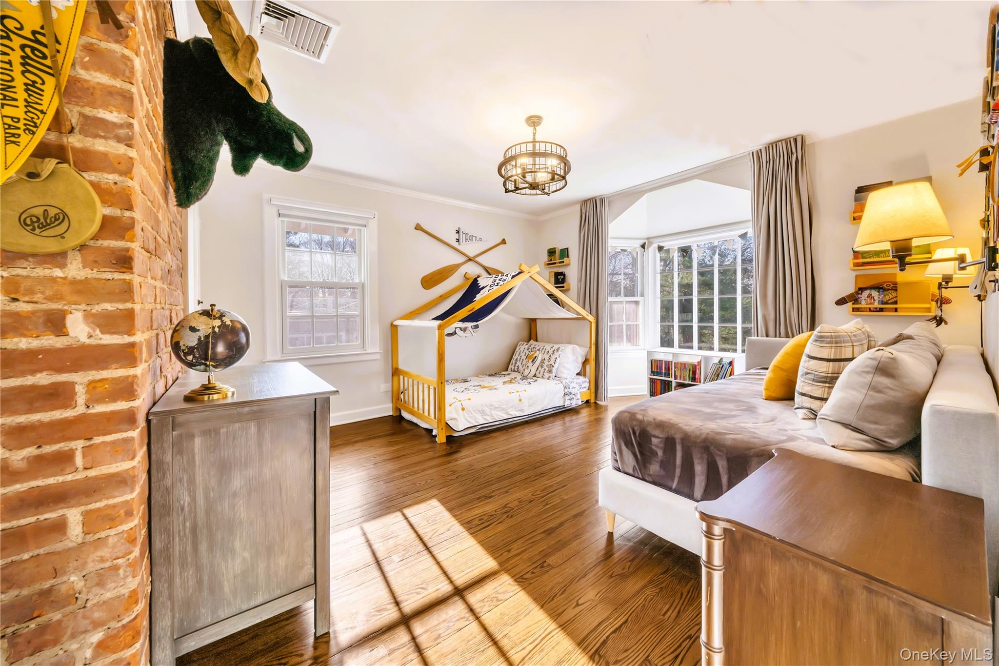 7 Putnam Road Scarsdale, NY 10583 - Photo 22 of 39 Oversized family bedroom