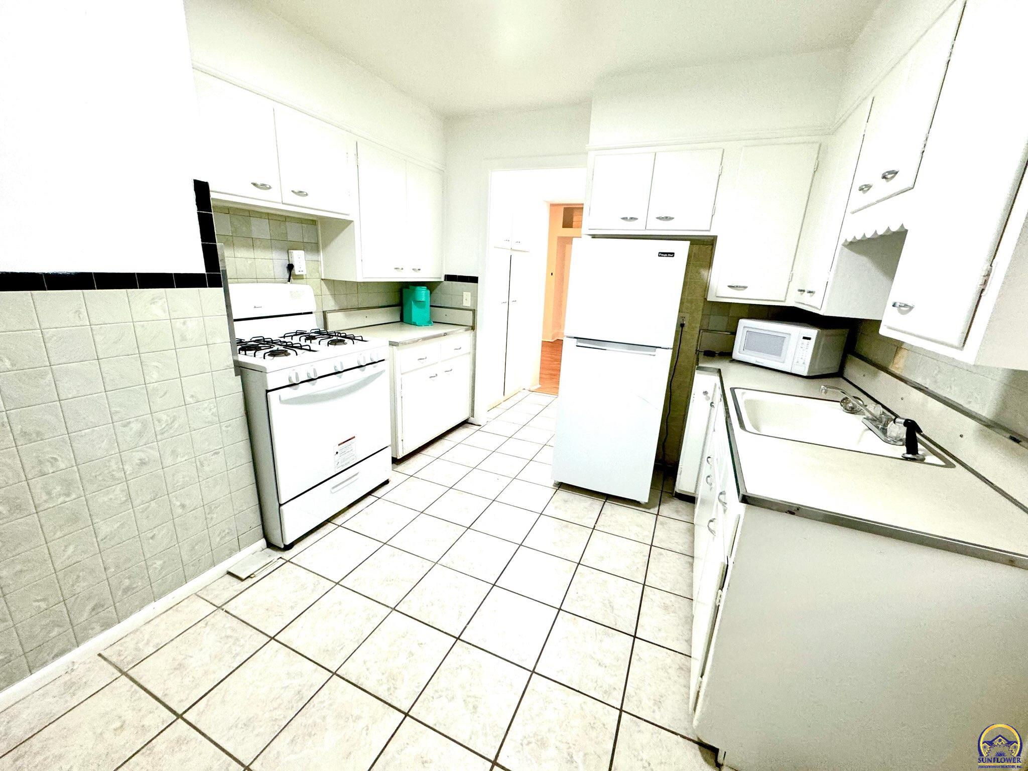 504 Southwest Buchanan Street Topeka, KS 66606 - Photo 4 of 13