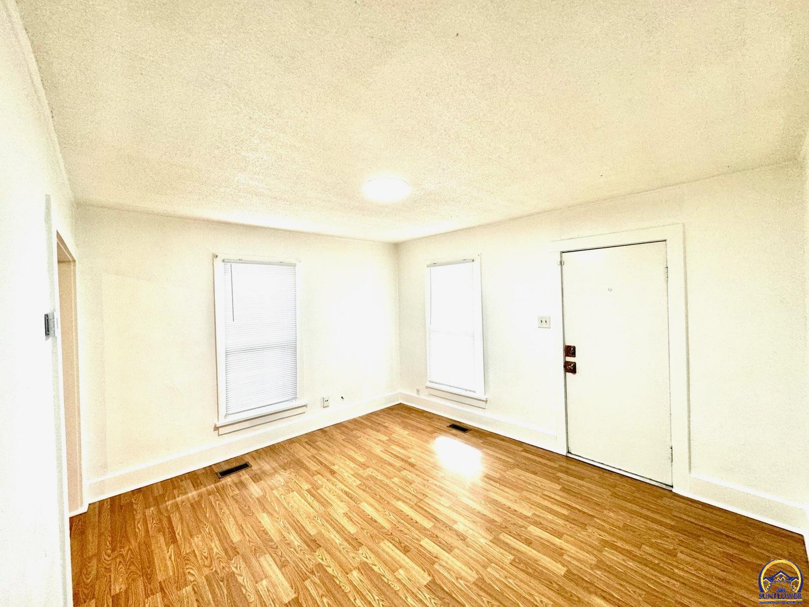 504 Southwest Buchanan Street Topeka, KS 66606 - Photo 5 of 13