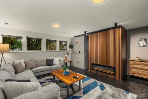 $1,599,950 | 16700 Southeast 31st Street, Bellevue, WA 98008