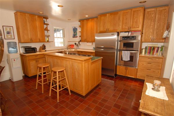 178 Central Street Somerville, MA 02145 - Photo 7 of 18