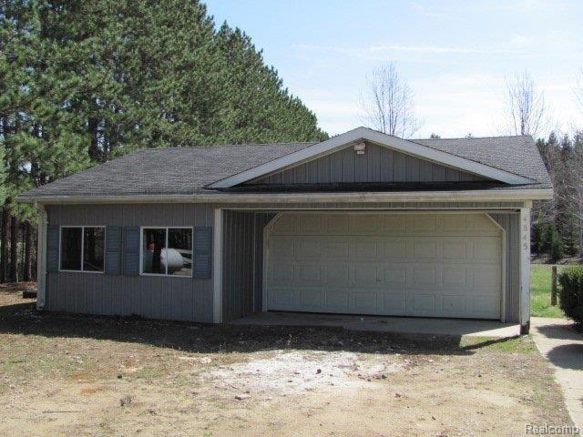 4845 West Castle Road Otter Lake, MI 48464 - Photo 8 of 10 26 Garage
